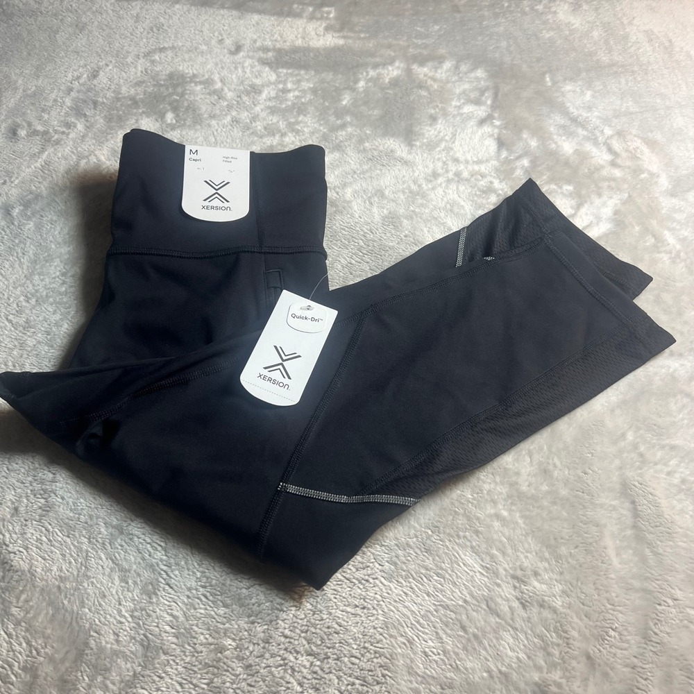 NWT Xersion Women's M Capri Leggings Black High Rise Quick-Dri Reflective Run